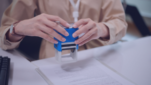 Faute grave : remise des documents de fin de contrat dès la notification du licenciement
